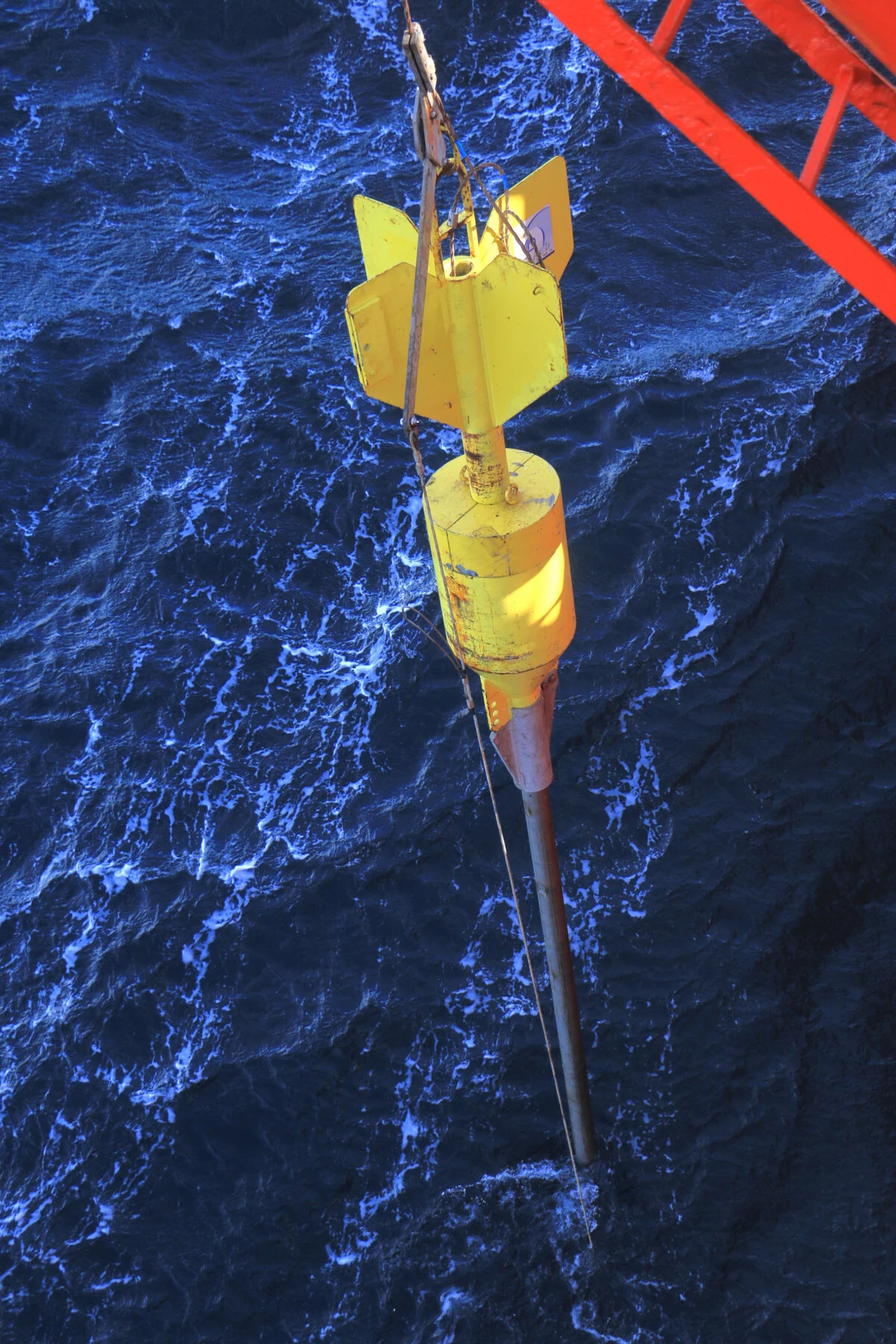 Dispositivo de muestreo de sedimentos marinos utilizado en una expedición científica