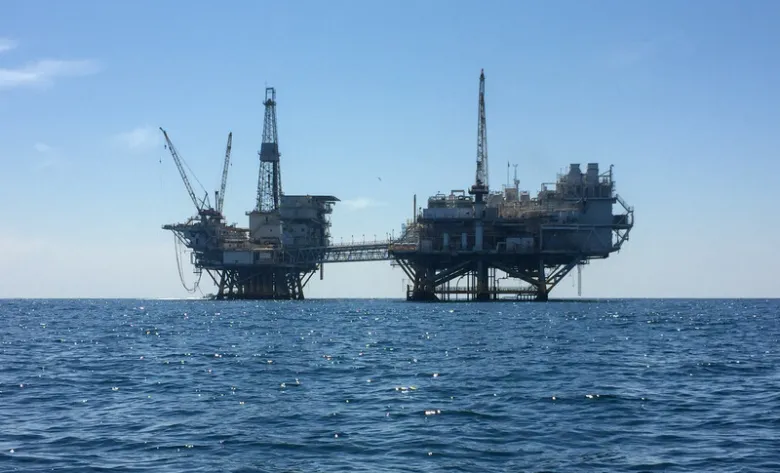 Plataformas petrolíferas marinas Ellen y Elly frente a Long Beach