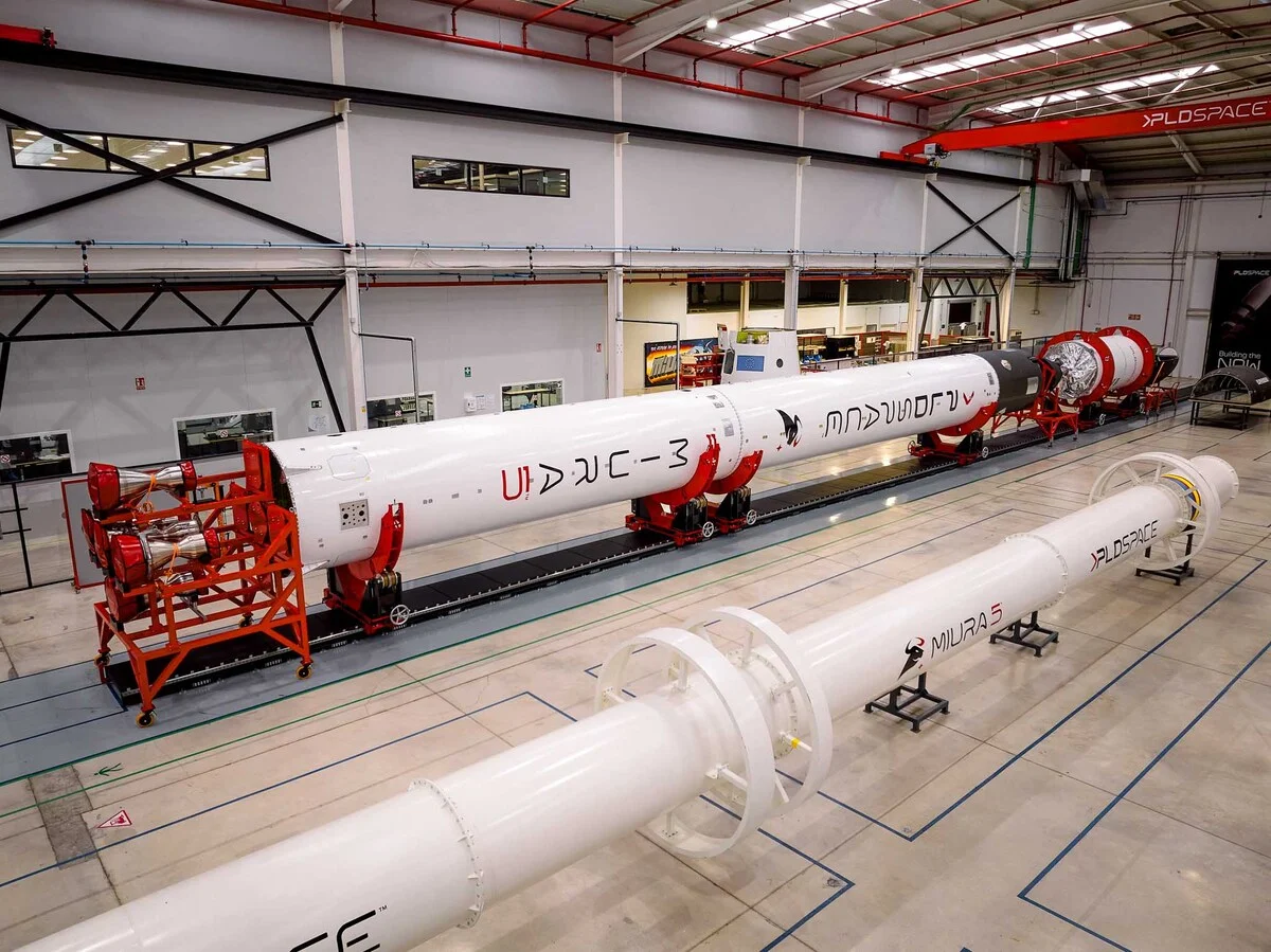 Estructuras y cuerpo principal del cohete Miura 5 en la nave industrial de PLD Space