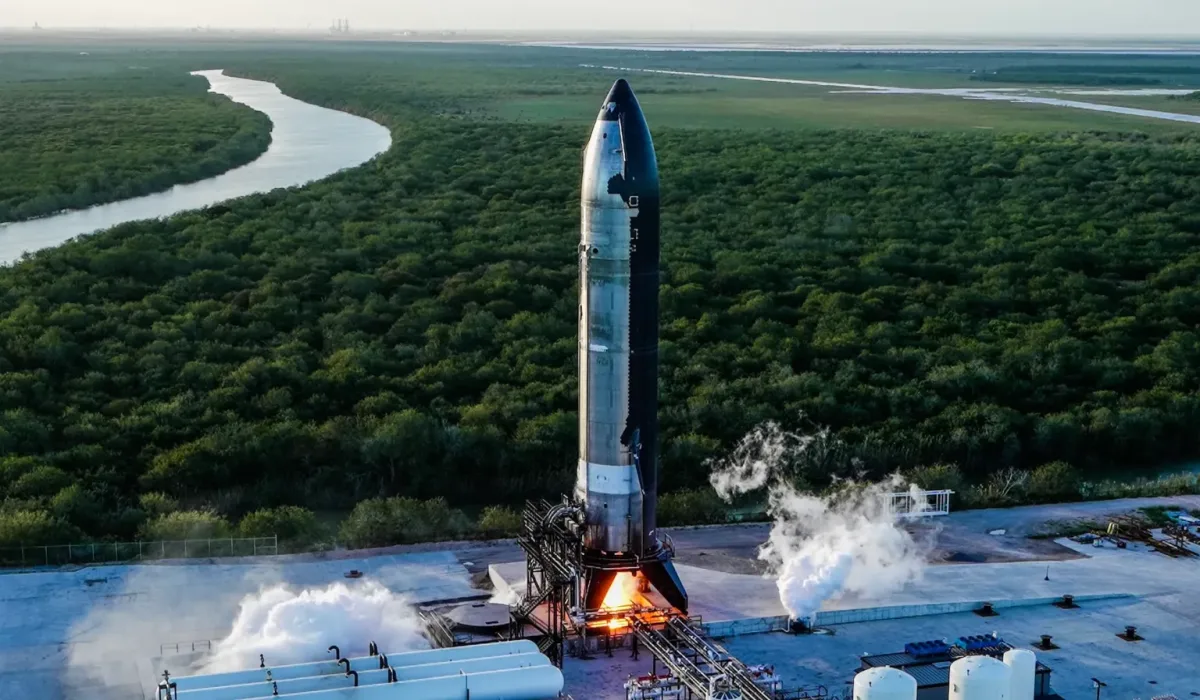 Starship lista para su lanzamiento en Starbase, Texas, durante el vuelo 7.