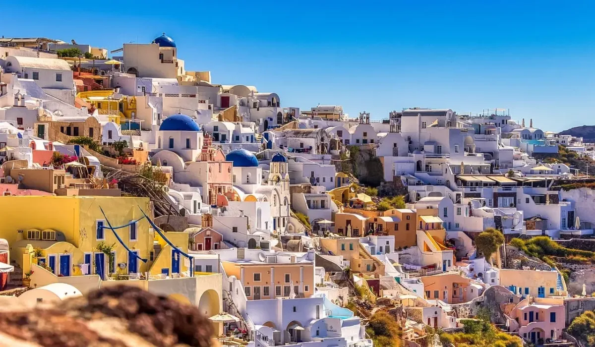 Vista panorámica de las casas blancas de Santorini, Grecia