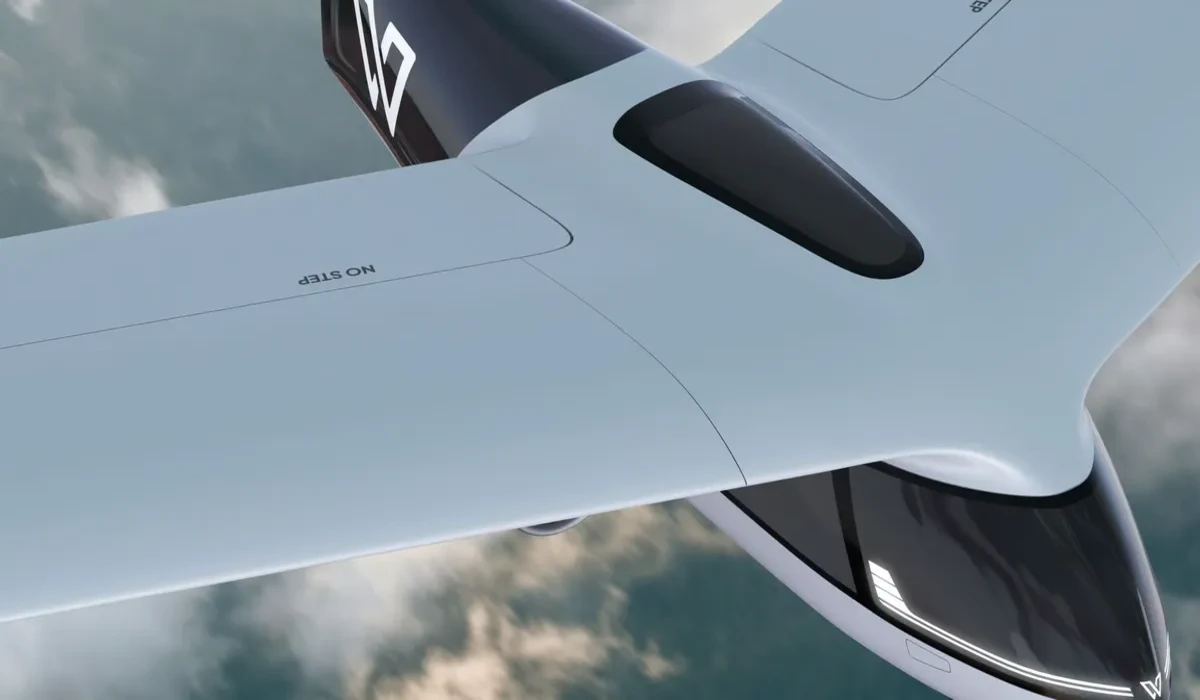 Planeador eléctrico experimental de Whisper Aero en vuelo de prueba