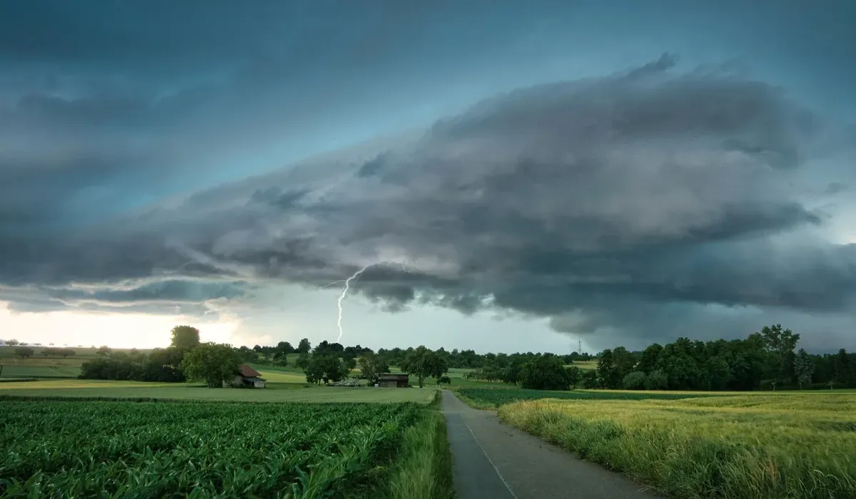 Tormenta y rayo