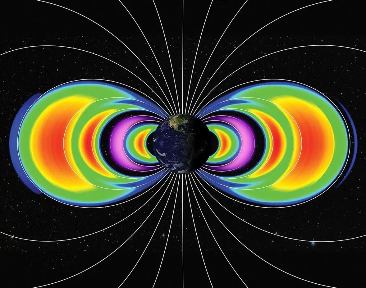 Visualización de los cinturones de radiación con líneas del campo magnético de la Tierra.
