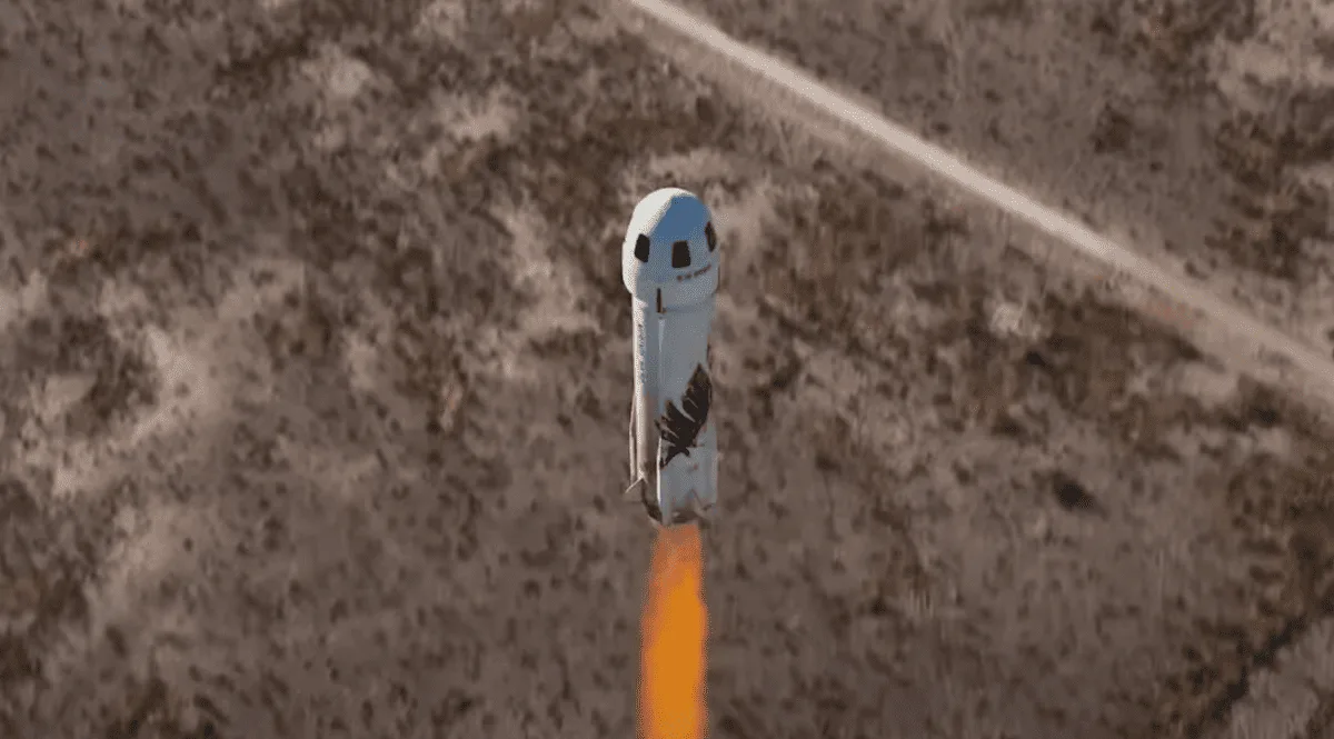 Cohete New Shepard de Blue Origin durante su lanzamiento al espacio.