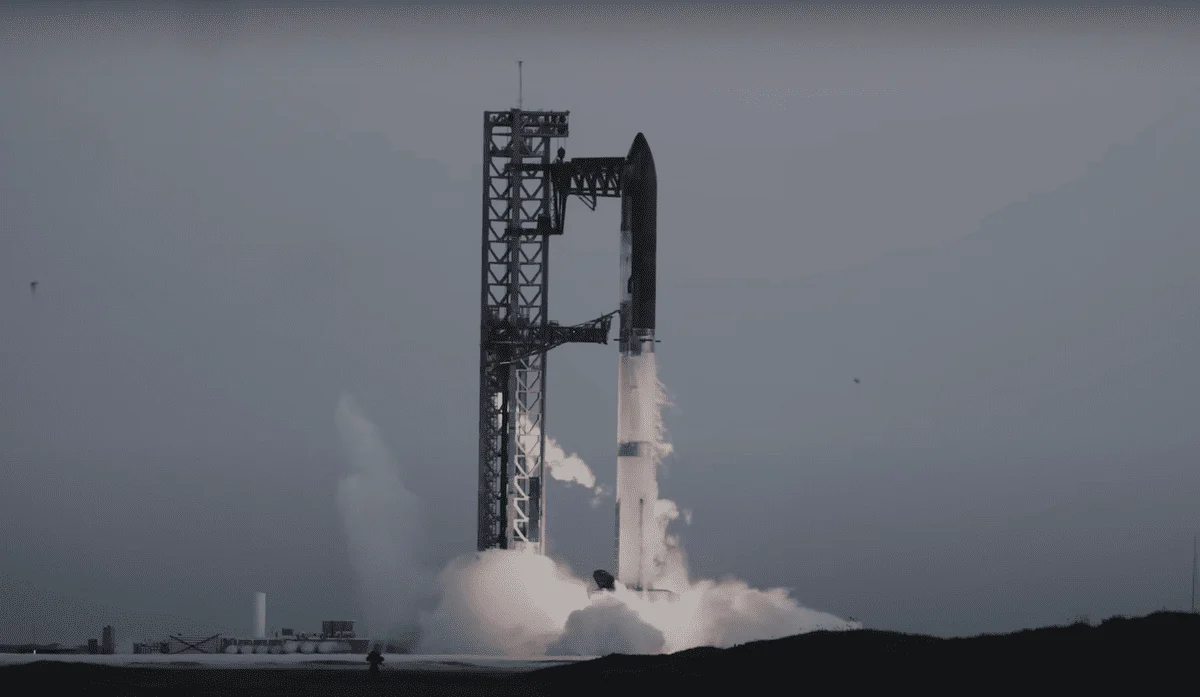 Starship de SpaceX en la plataforma de lanzamiento en Boca Chica, Texas.