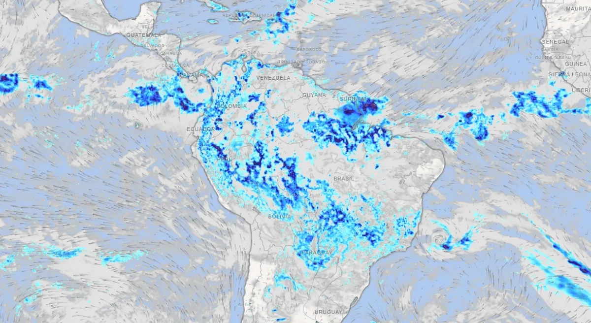 Mapa climático mostrando precipitaciones intensas y corrientes de viento en Latinoamérica.