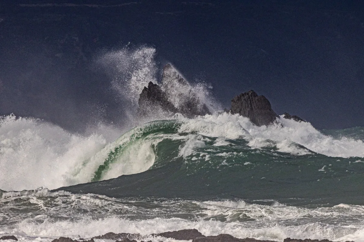 Temporal y fuerte oleaje en la entrada del puerto de Wellington, Nueva Zelanda
