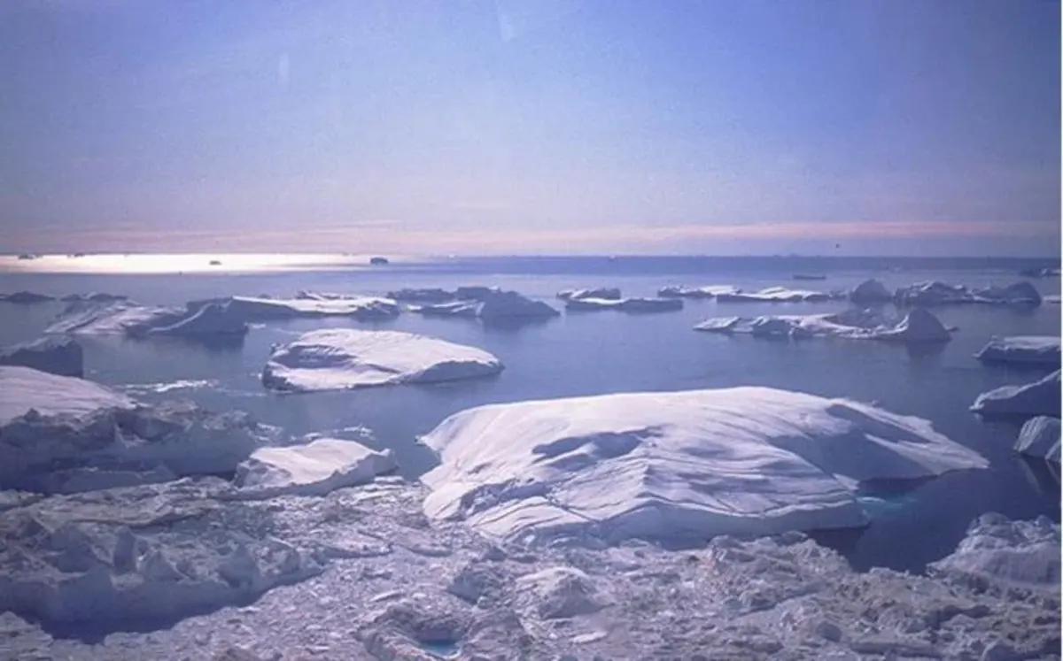 Icebergs en la bahía de Disko, Groenlandia, mostrando el deshielo que contribuye al aumento del nivel del mar