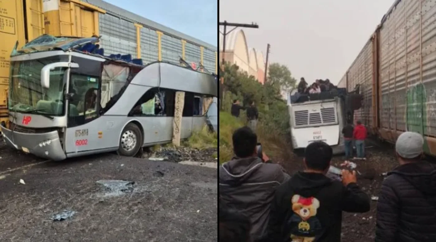 Autobús de pasajeros chocado y destruido tras ser impactado por un tren de carga en Atlacomulco, Estado de México