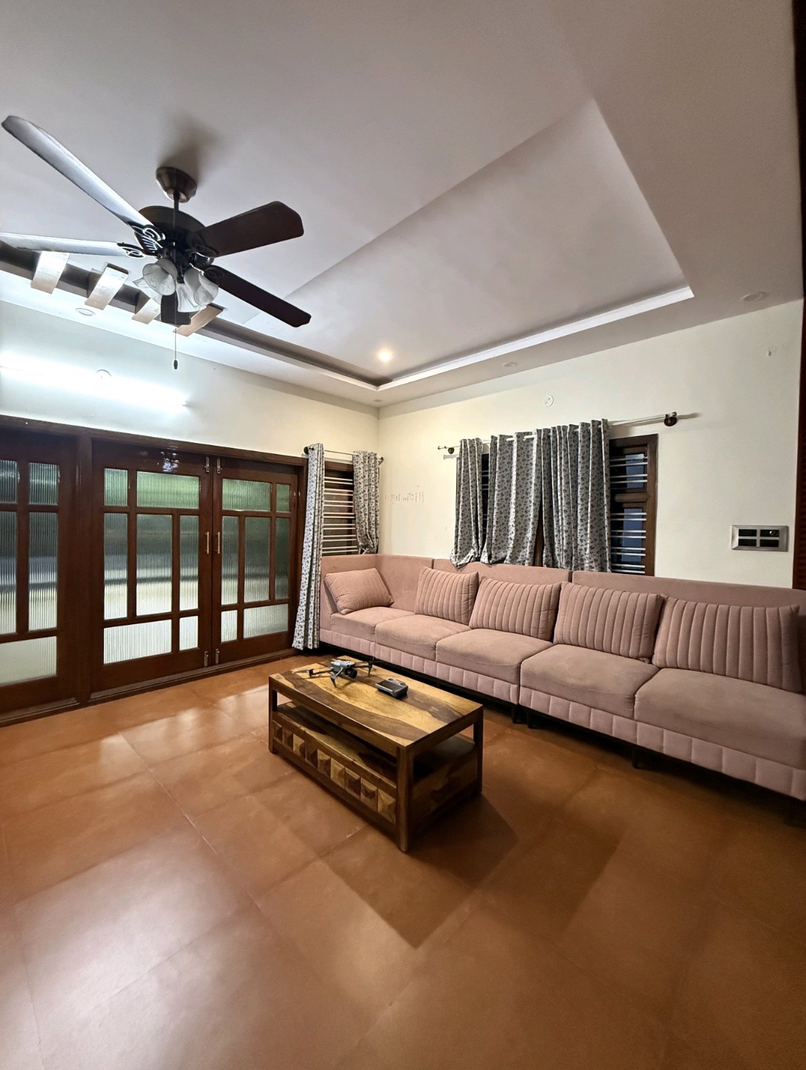 Stayvel-2037-3BHK