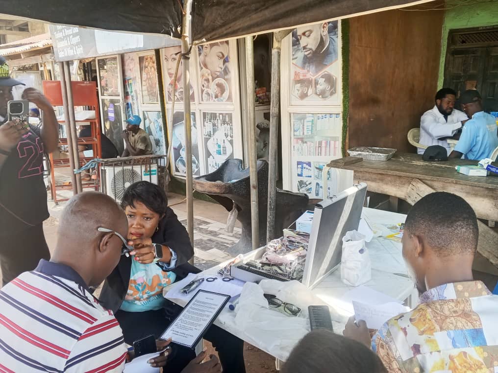 Community outreach moment connected to free medicated glasses support