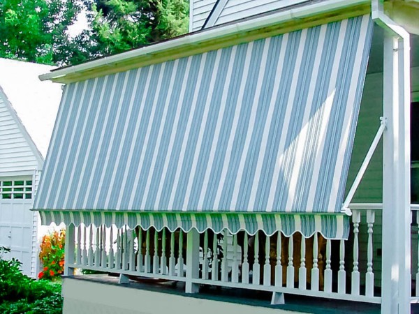Manual folding awning