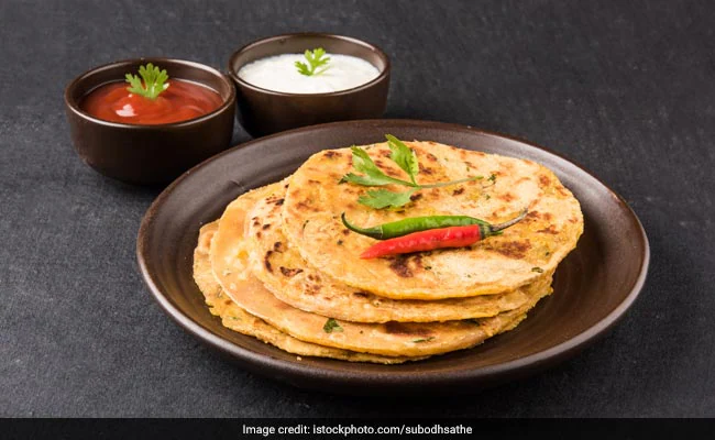 Alu Paratha (Dahi, Achar)