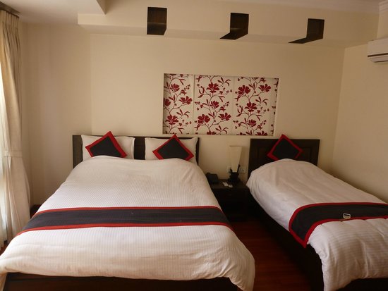 Sharing Room (King size and single bed)