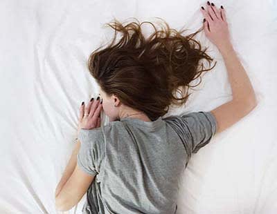 Is Sleeping Without a Pillow Good or Bad