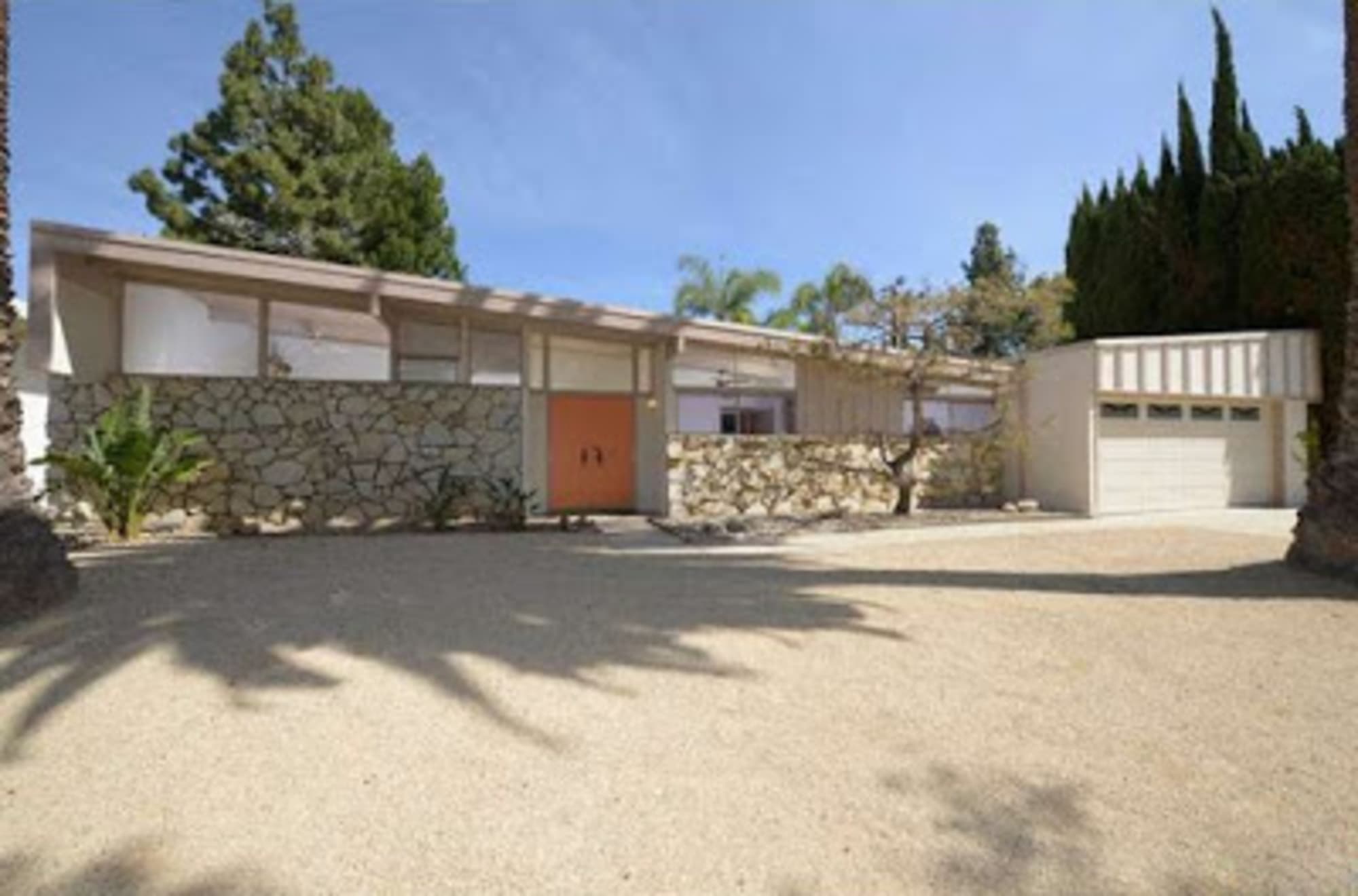 Archival photograph of the neighborhood.