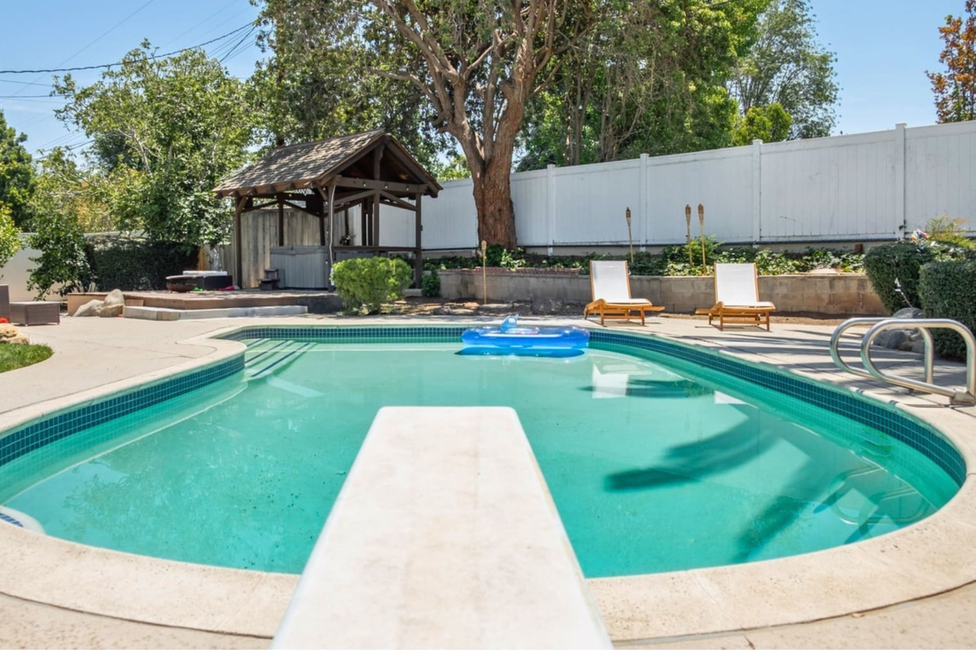 Wide shot of the pool, water and sky reflecting the California light.