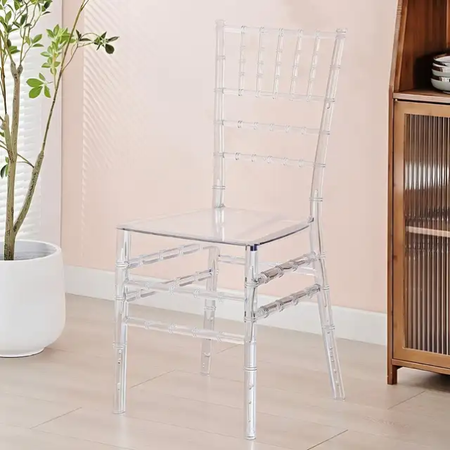  Cadeira Napoleão em Resina Transparente  Elegância e sofisticação para os seus eventos.