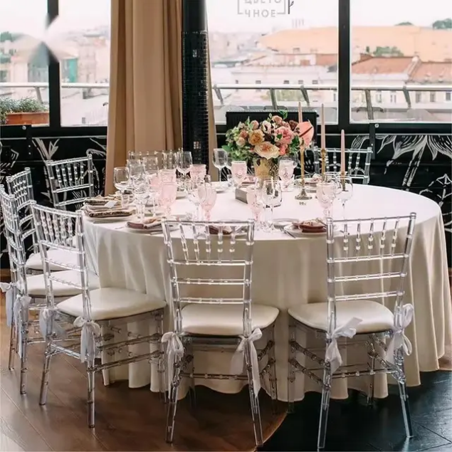  Cadeira Napoleão em Resina Transparente  Elegância e sofisticação para os seus eventos. 2