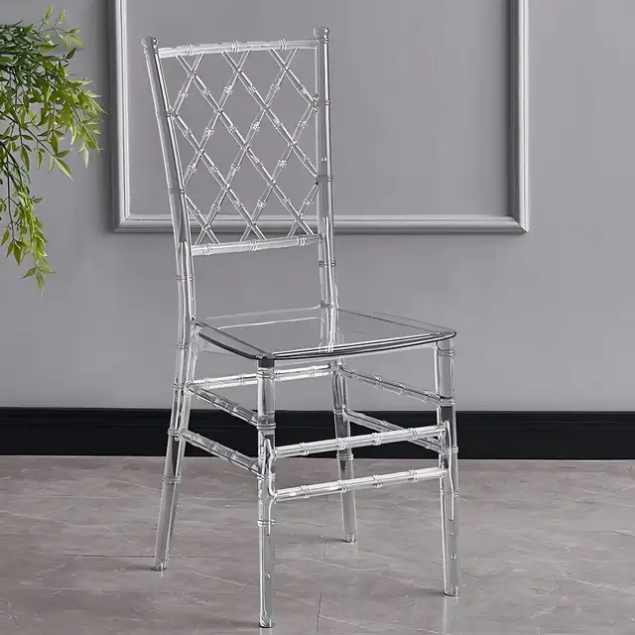  Cadeira Napoleão em Resina Transparente  Elegância e sofisticação para os seus eventos. 5