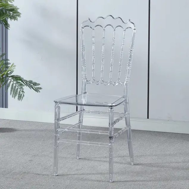  Cadeira Napoleão em Resina Transparente  Elegância e sofisticação para os seus eventos. 6