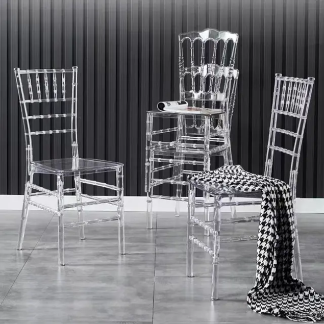  Cadeira Napoleão em Resina Transparente  Elegância e sofisticação para os seus eventos. 7