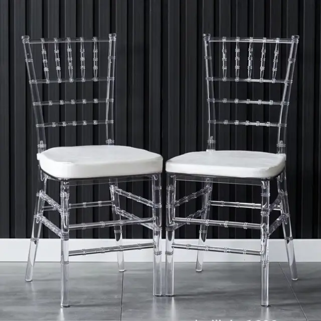  Cadeira Napoleão em Resina Transparente  Elegância e sofisticação para os seus eventos. 8