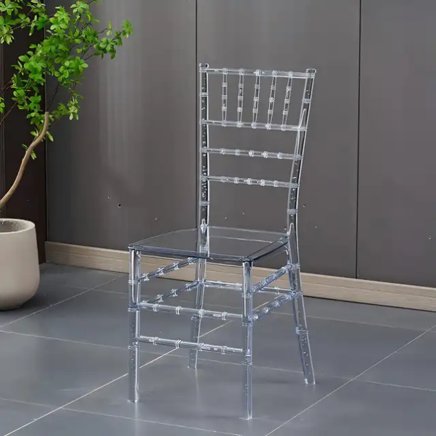  Cadeira Napoleão em Resina Transparente  Elegância e sofisticação para os seus eventos. 9
