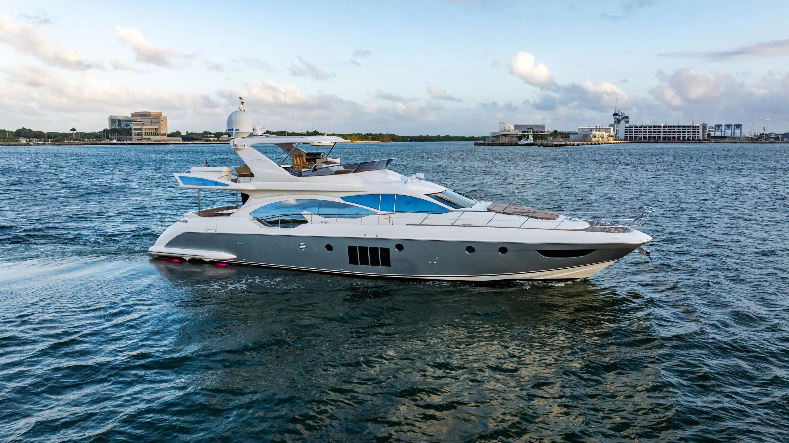 Azimut 70ft Vitamin C