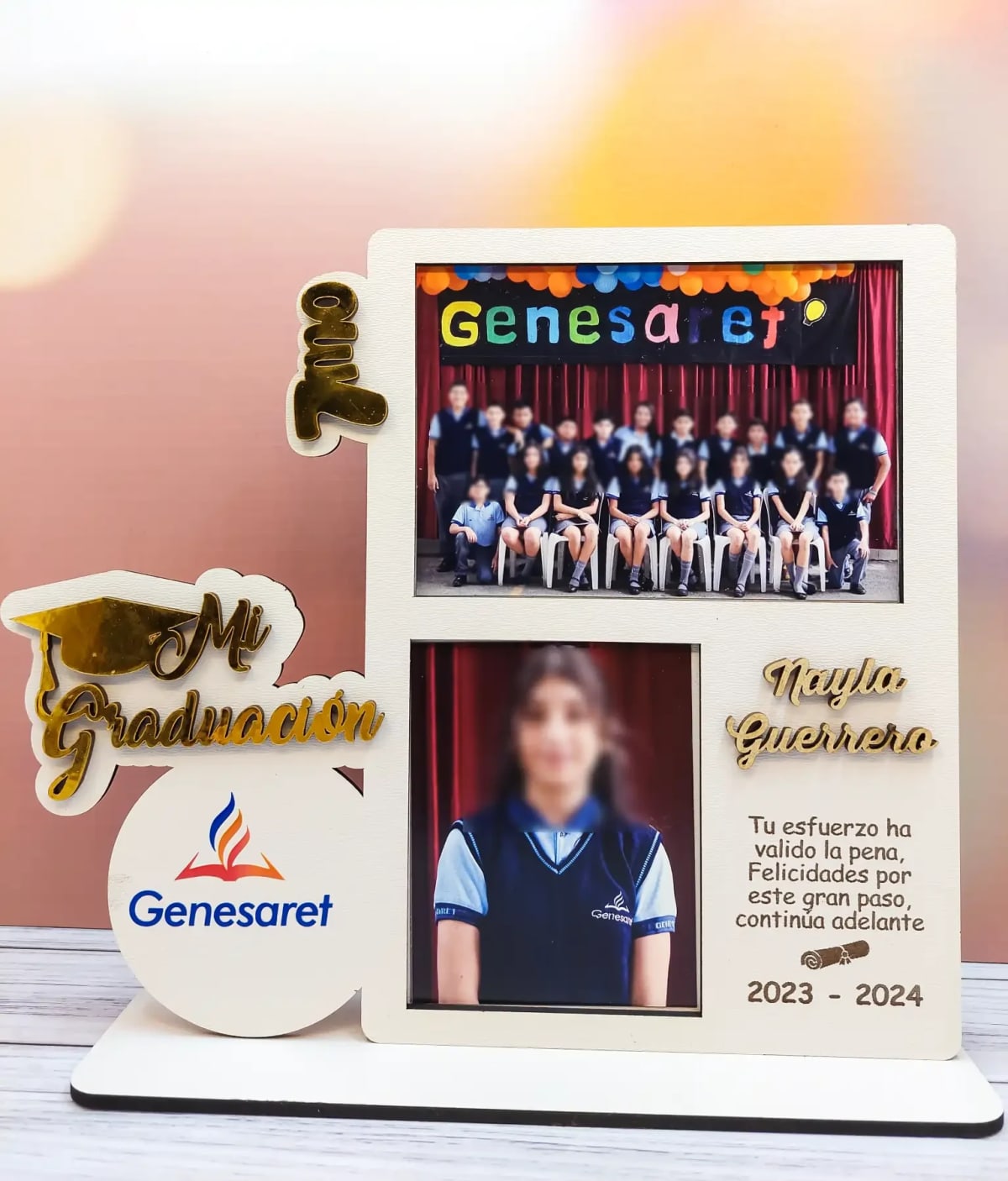 Recuerdo para graduación con foto grupal, personal tipo portaretrato - Imagen 1