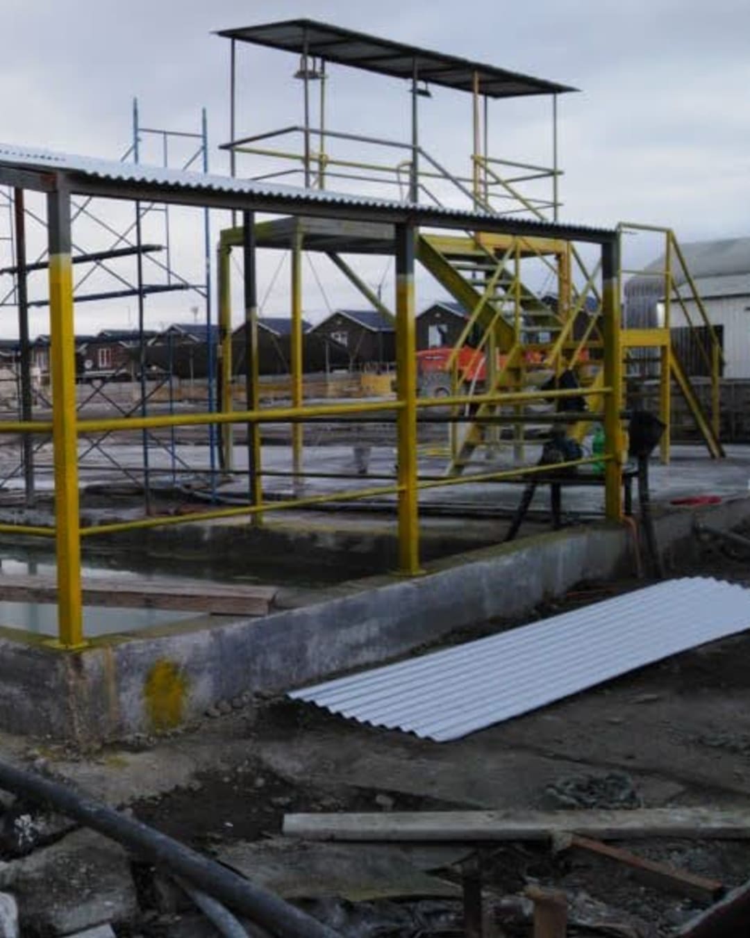 Claves para el Montaje de Estructura Metálica en Terrenos Complejos