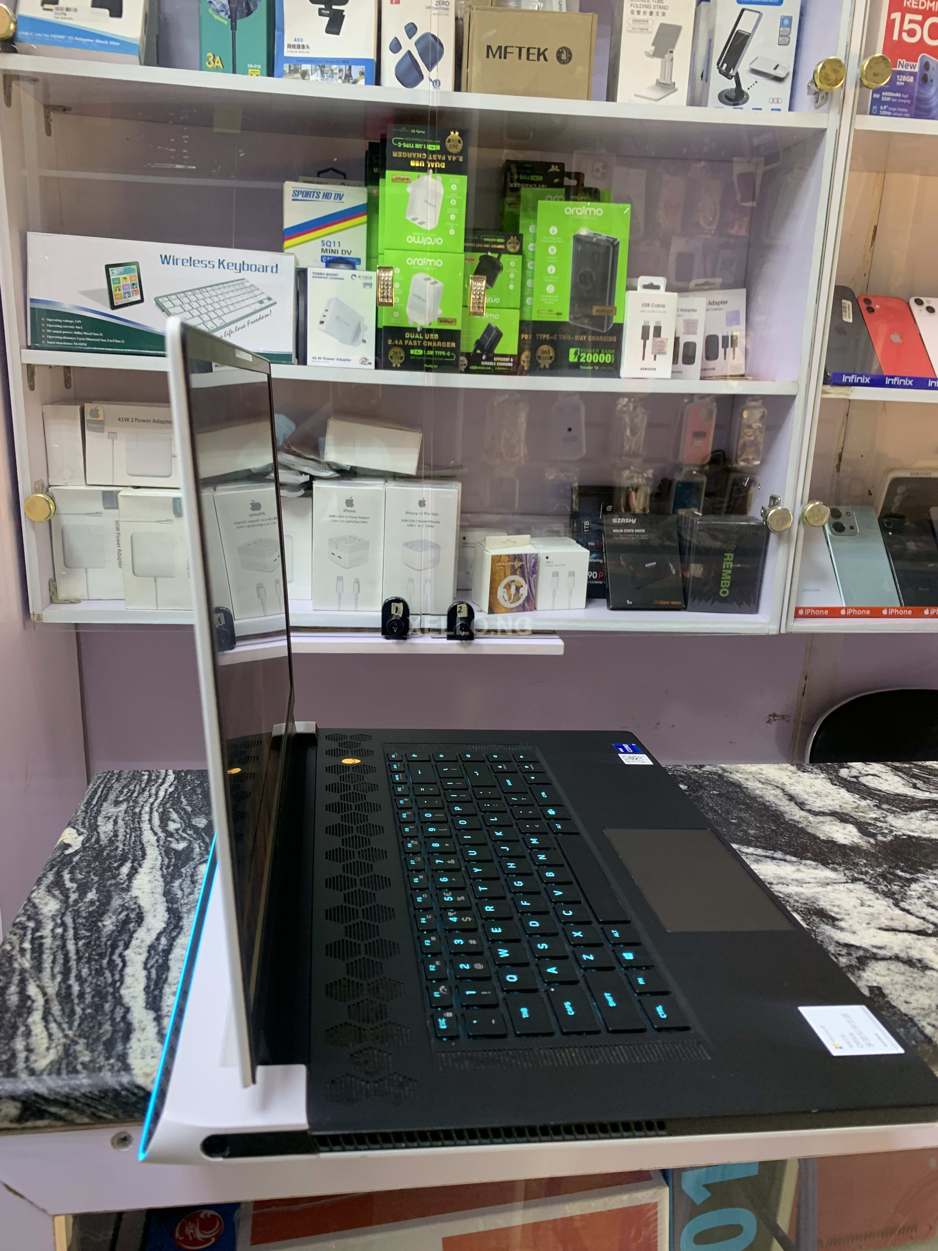 Alienware X17 2