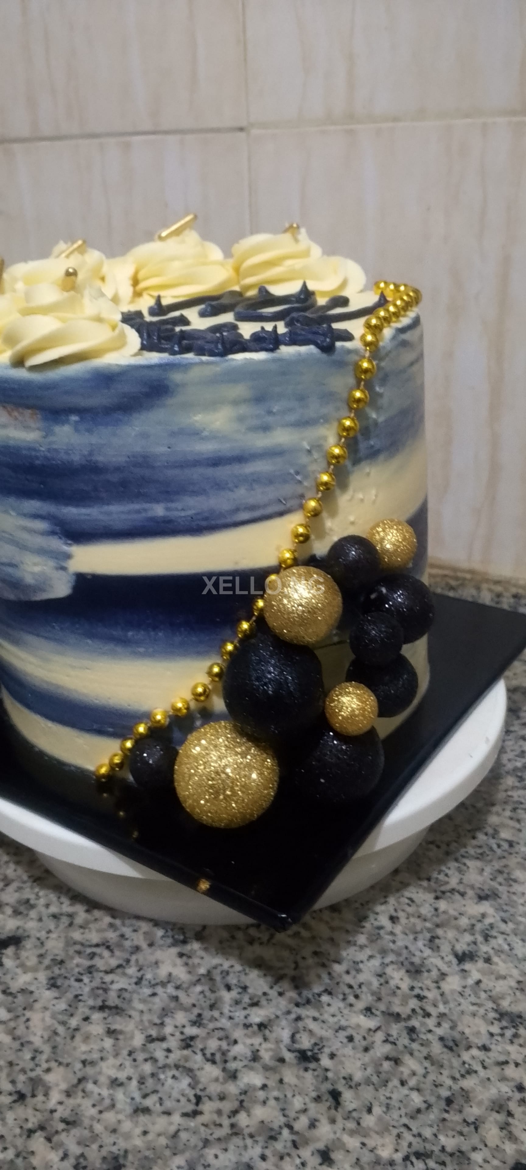 Three layers, 8" Vanilla and red velvet moist cake  3