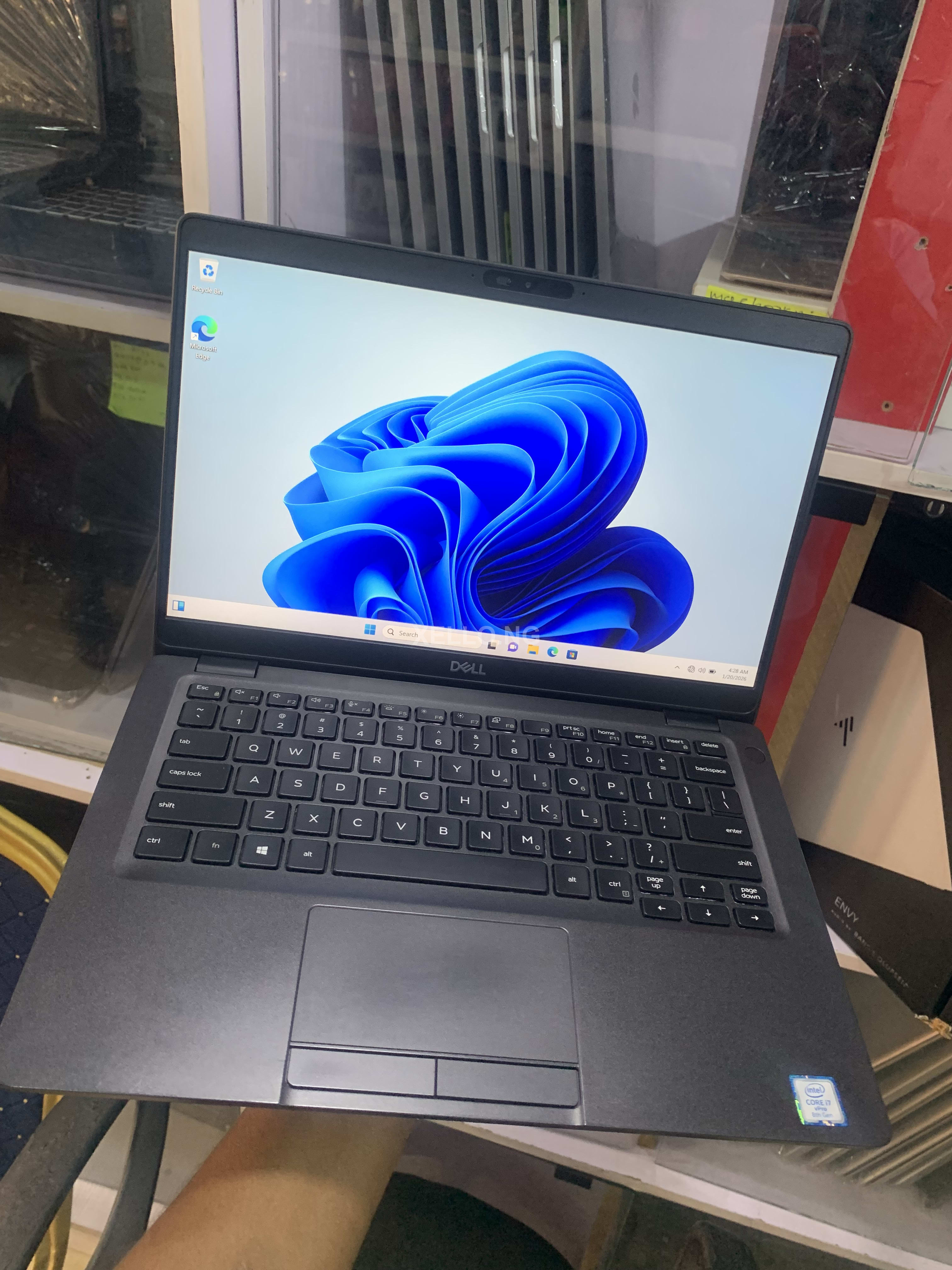 Dell latitude 5300.