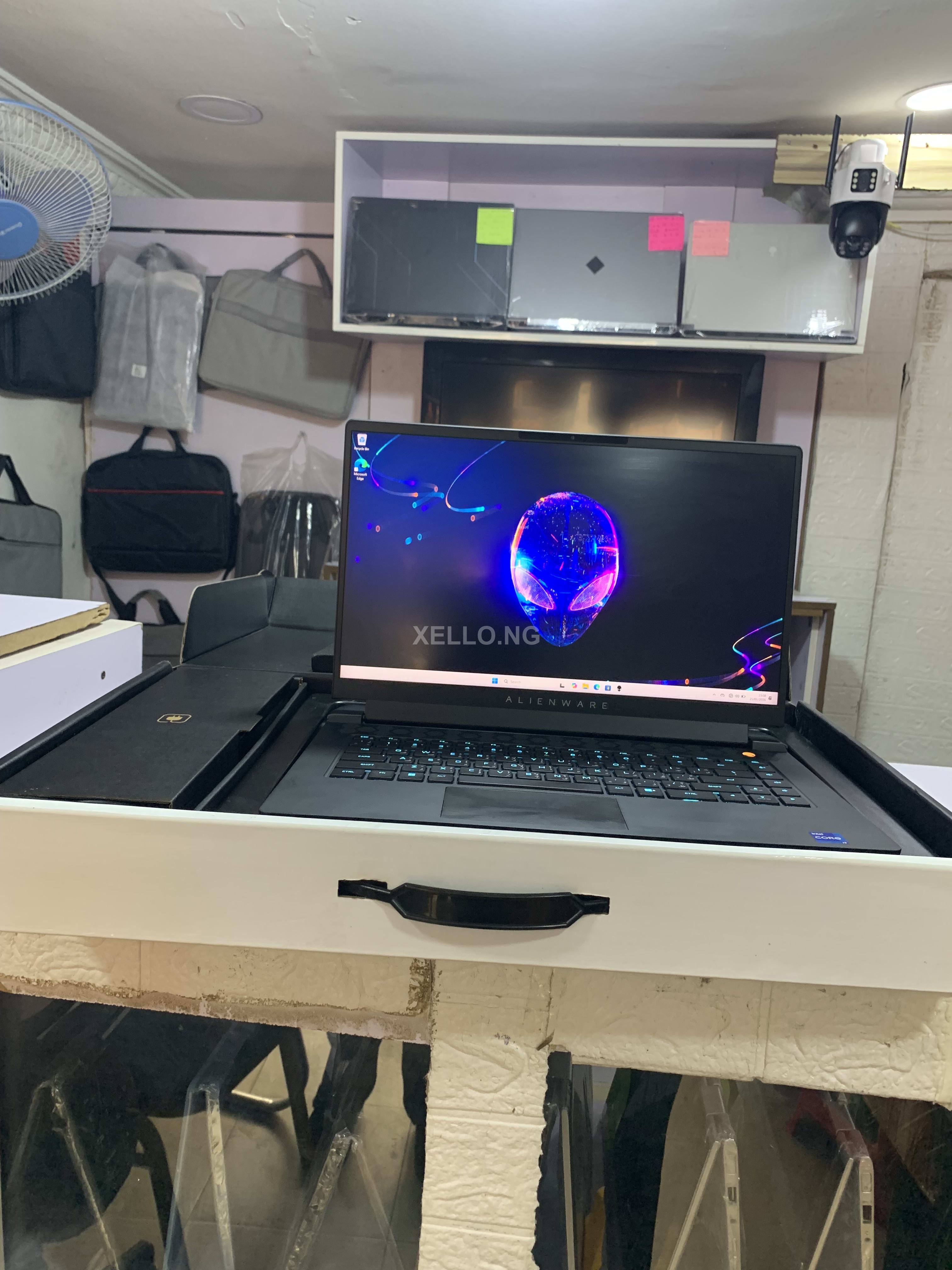 Alienware m15.