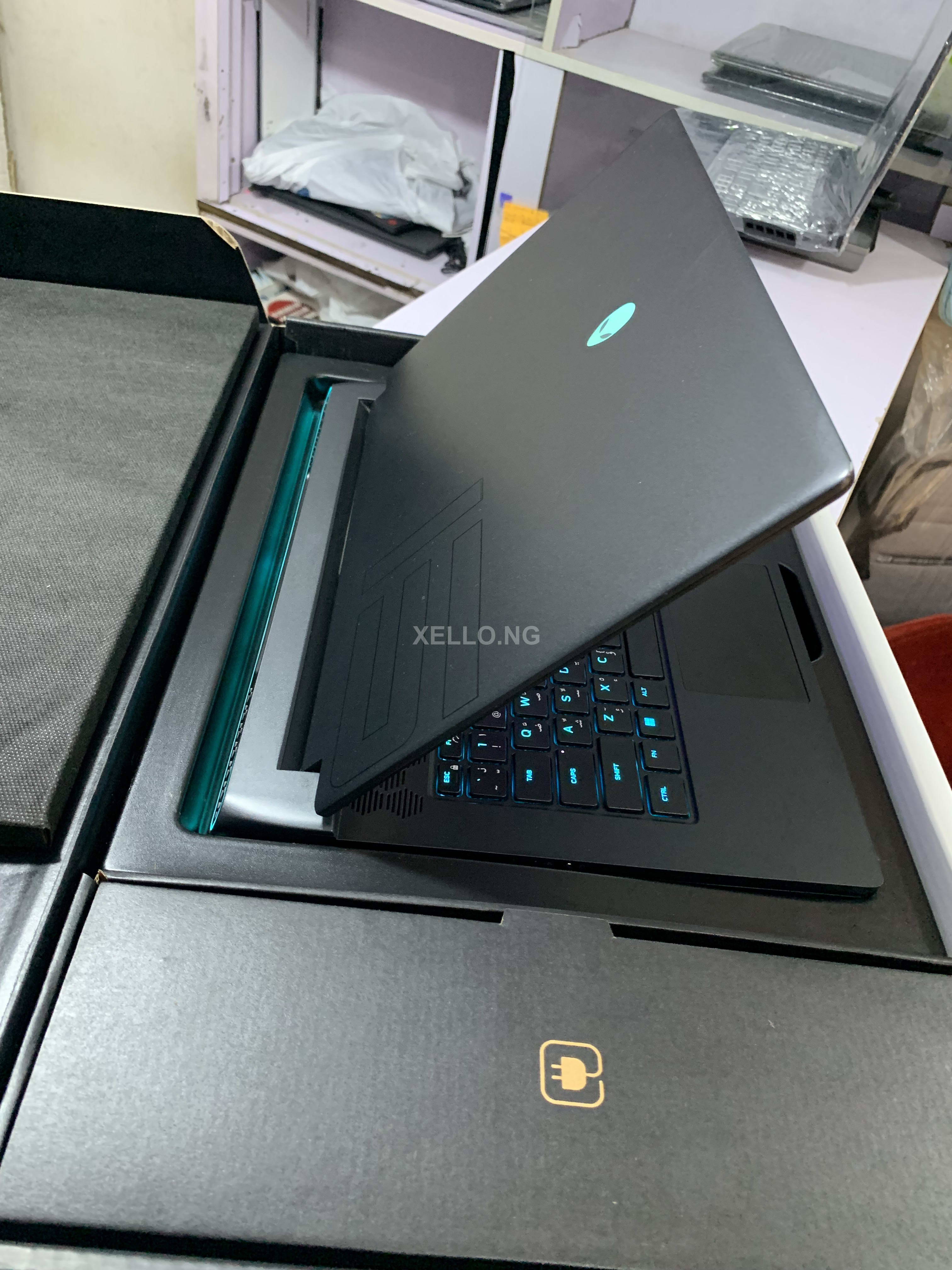 Alienware m15. 3