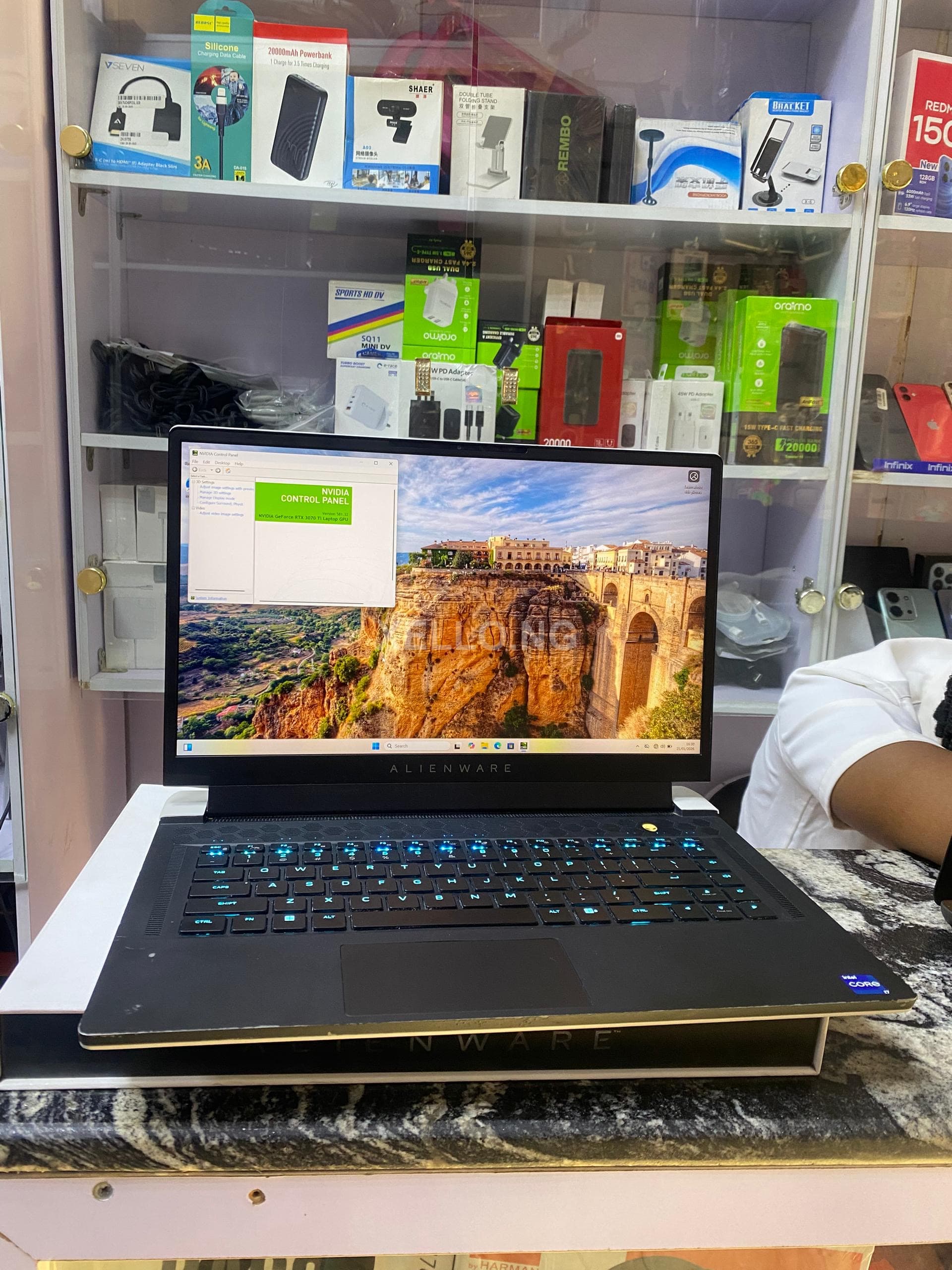 Alienware 15 Gaming Laptop - Like New 4