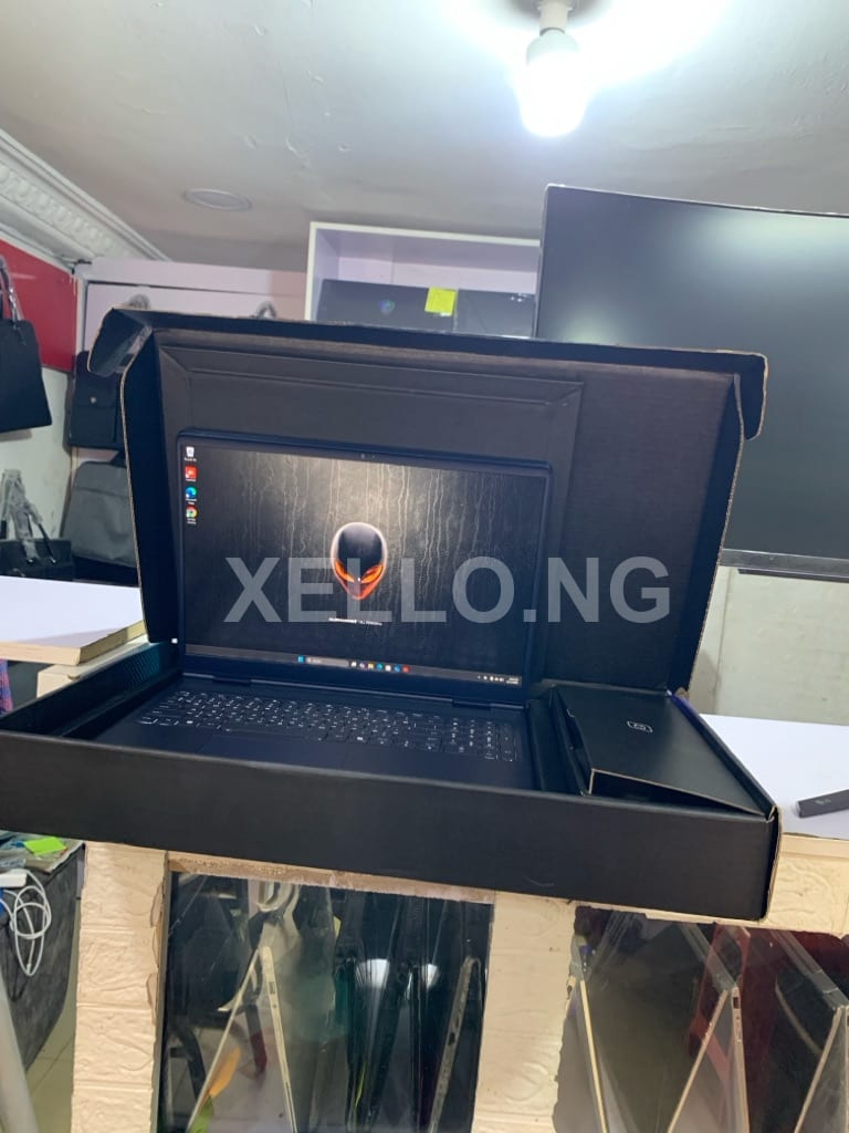 Alienware m16 Auraro 3