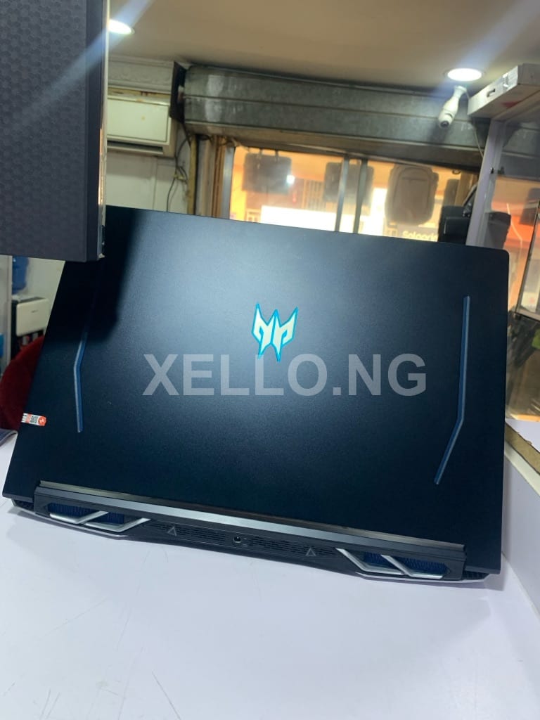 Acer Predator Helios 300. 5