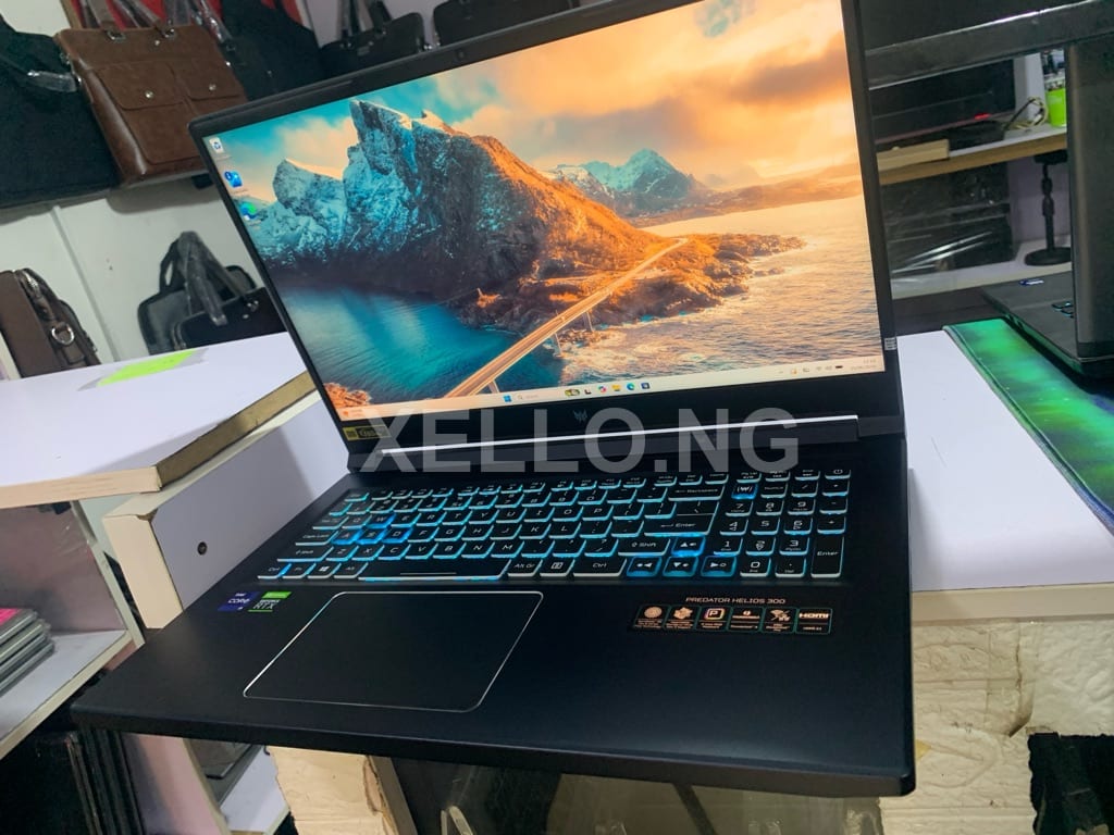 Acer Predator Helios 300. 3
