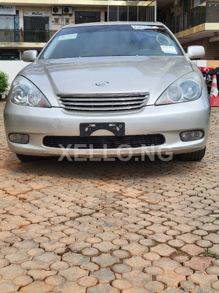 CLEAN FOREIGN USED LEXUS 330 2