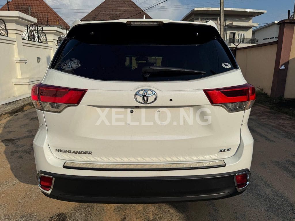 2017 TOYOTA HIGHLANDER XLE 3