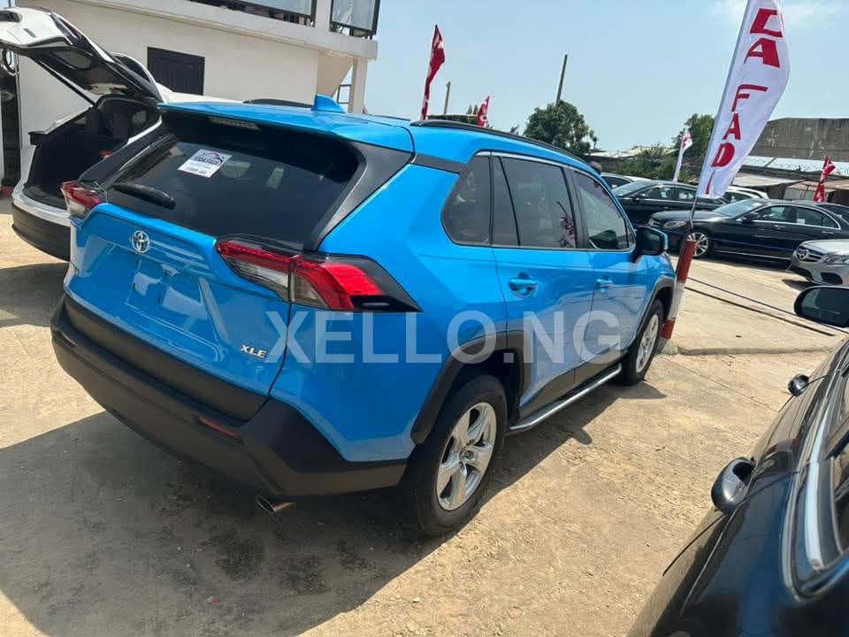 2020 TOYOTA RAV4 XLE 5