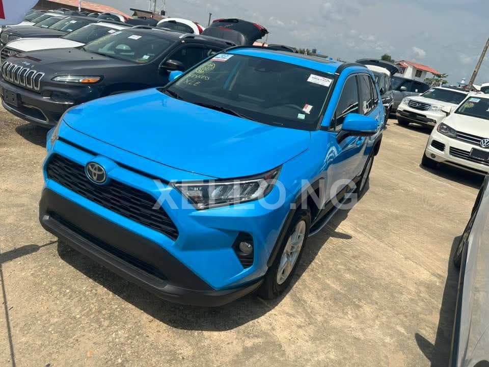 2020 TOYOTA RAV4 XLE 4