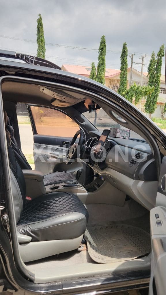 *Carefully used 2010 Fully upgraded Toyota Tacoma available with me @16m 5
