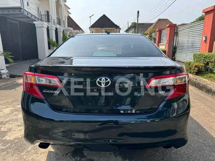 Toyota Camry SE 3