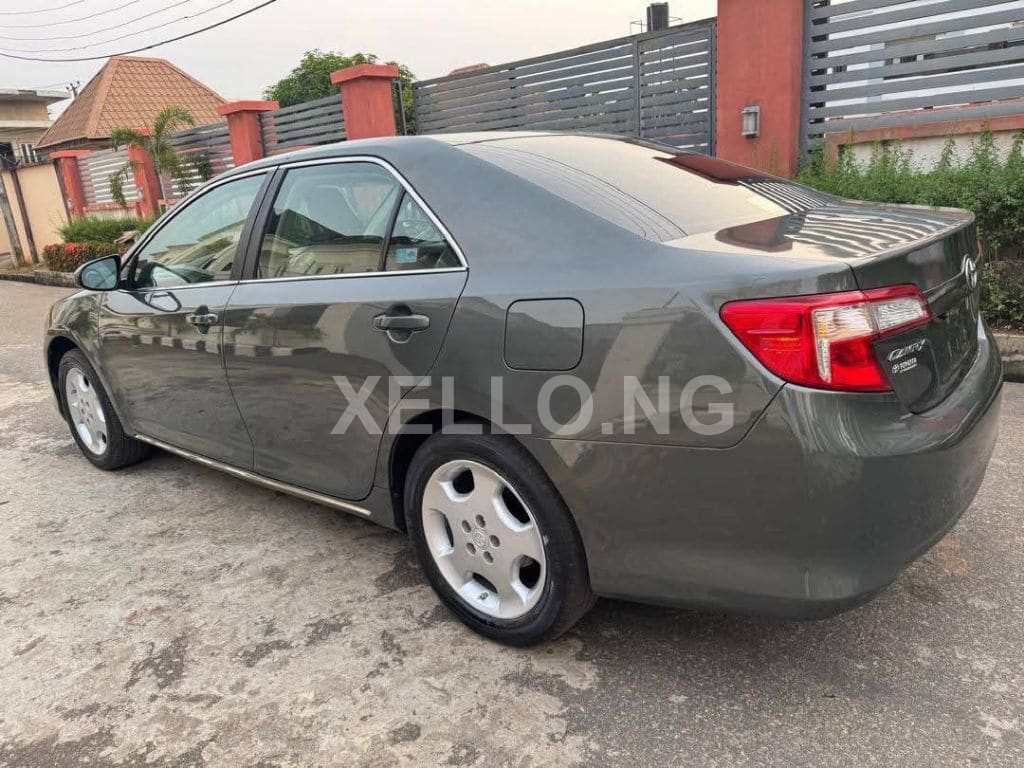 Toyota Camry SE 5
