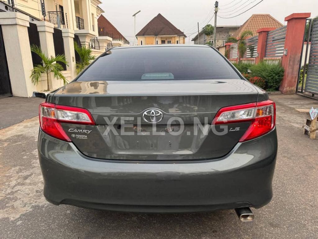 Toyota Camry SE 3