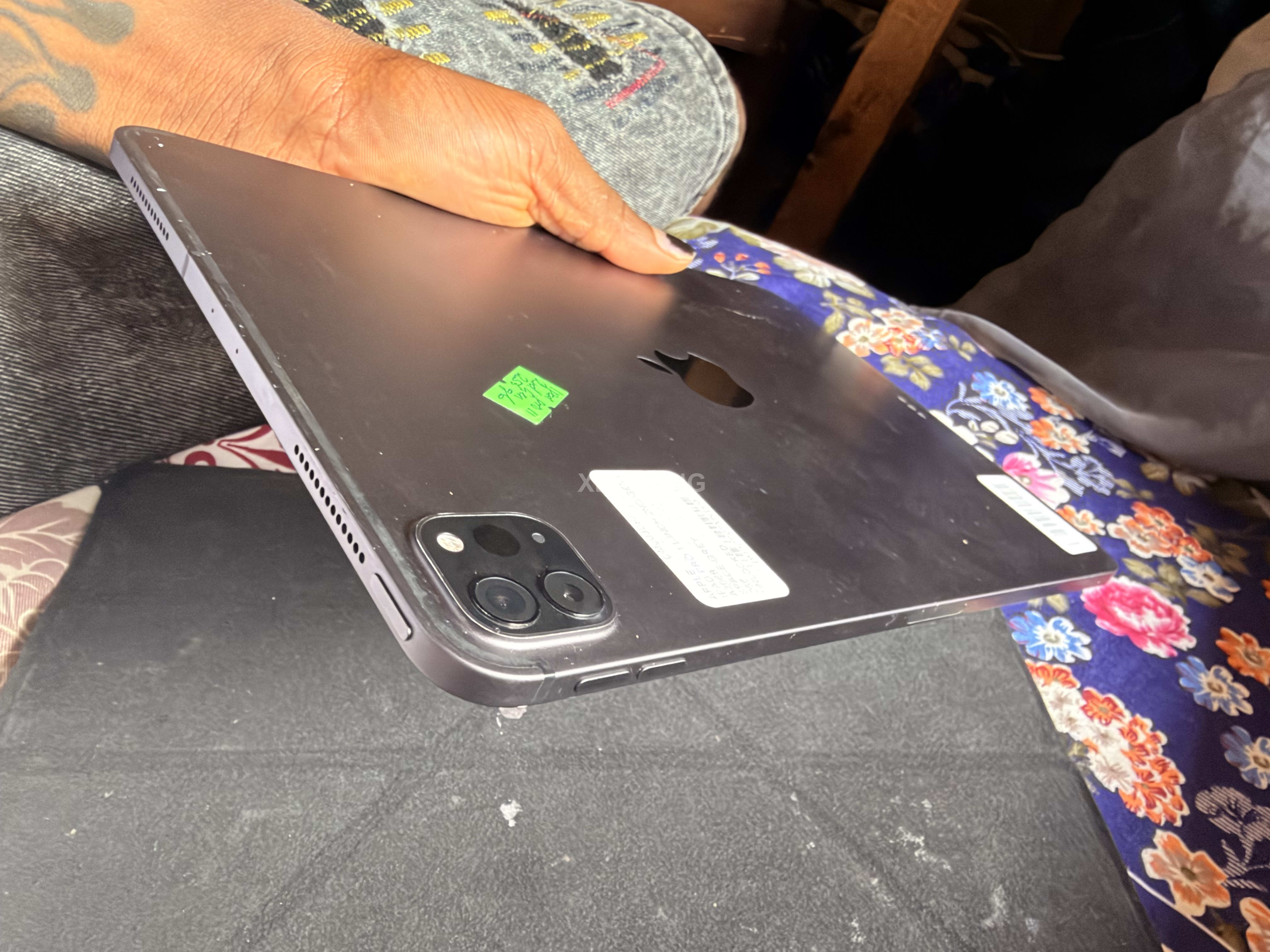 Apple iPad Pro 11(2020)256g wifi & cellular for sale in Benin City, Edo